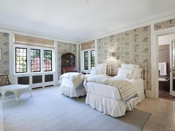 107 Bayview Road, Manhasset NY 11030