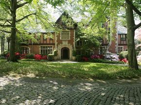 107 Bayview Road, Manhasset NY 11030