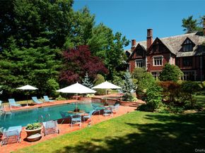 107 Bayview Road, Manhasset NY 11030