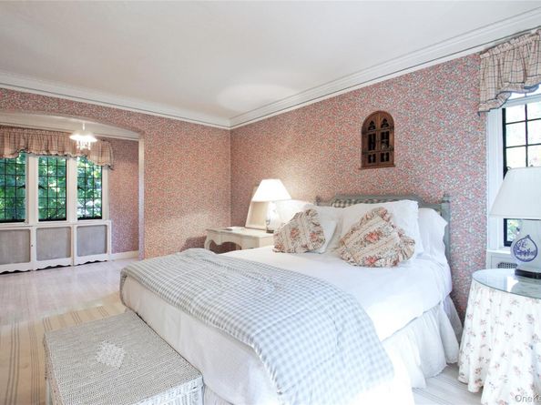 107 Bayview Road, Manhasset NY 11030