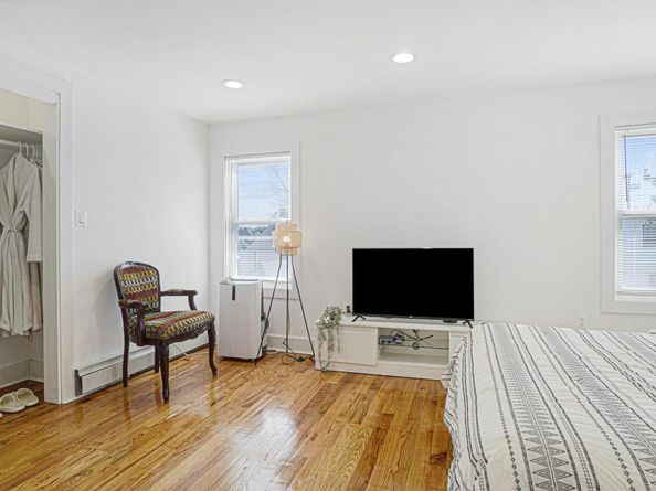 21924 130th Drive, Springfield Gardens NY 11413