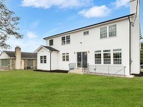 8 Sebree Place, Plainview NY 11803