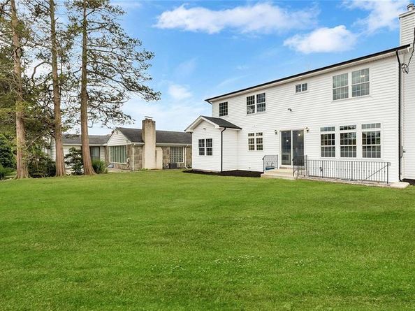 8 Sebree Place, Plainview NY 11803