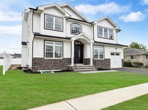 8 Sebree Place, Plainview NY 11803