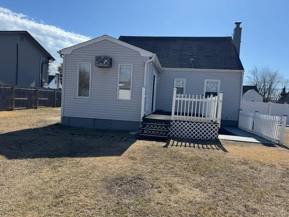 65 Heathcote Road, Lindenhurst NY 11757