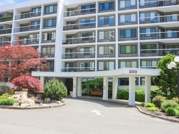 200 High Point Drive 302, Hartsdale NY 10530