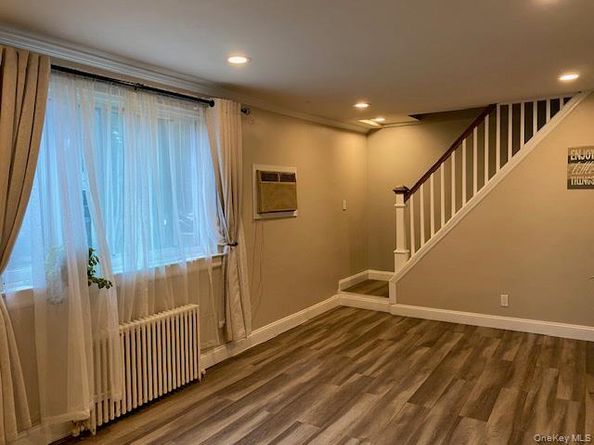261-34 Langston Avenue E2, Glen Oaks NY 11004