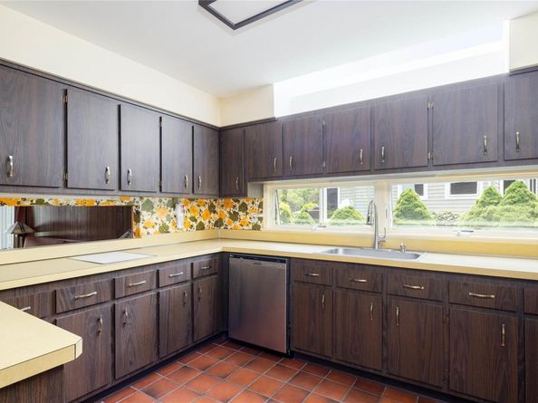 6 Bay View Drive, Hampton Bays NY 11946