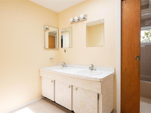 6 Bay View Drive, Hampton Bays NY 11946