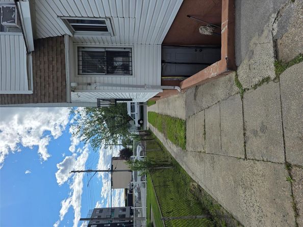 133-15 220 st, Springfield Gardens NY 11413