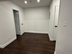 11 Wooleys Lane 1k, Great Neck NY 11023