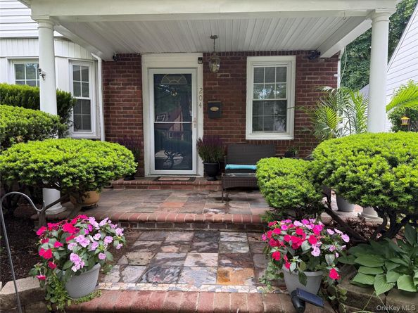 204 N Grove Street, Valley Stream NY 11580