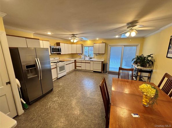 355 Pinelawn Avenue, Copiague NY 11726