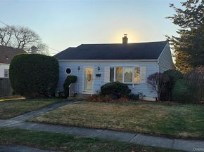 355 Pinelawn Avenue, Copiague NY 11726