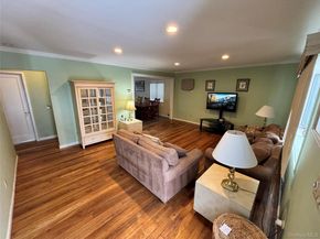 355 Pinelawn Avenue, Copiague NY 11726