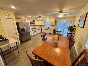 355 Pinelawn Avenue, Copiague NY 11726