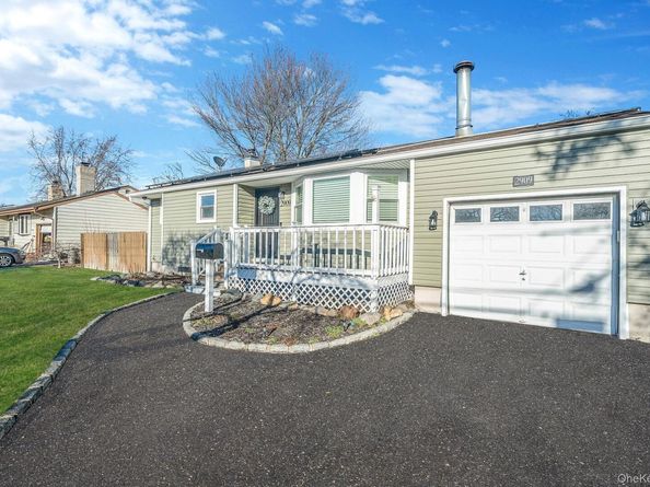 2909 New London Avenue, Medford NY 11763
