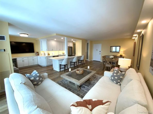 27110 Grand Central Parkway 25A, Floral Park NY 11005