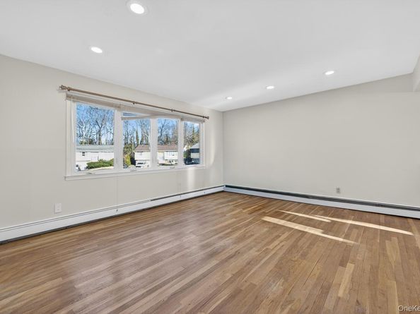 8 Stern Court, Huntington Station NY 11746