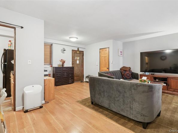 35-50 85 St 3D, Jackson Heights NY 11372
