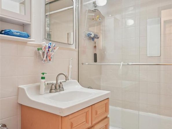 35-50 85 St 3D, Jackson Heights NY 11372