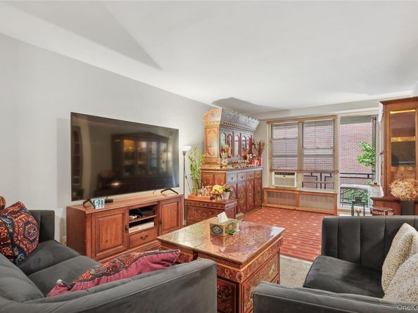 35-50 85 St 3D, Jackson Heights NY 11372