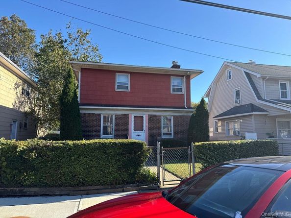 28 Dakota Place, Hempstead NY 11550