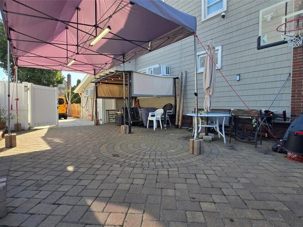 170 E Mineola Avenue, Valley Stream NY 11580