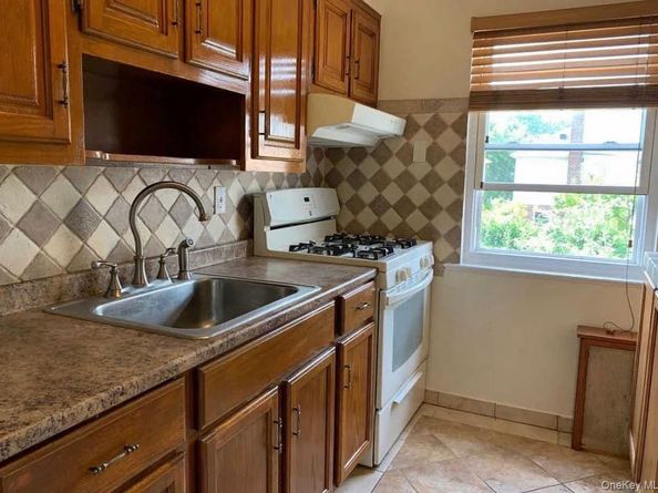 15016 26th Avenue, Flushing NY 11354