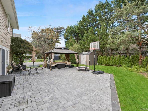 120 South Drive, Manhasset Hills NY 11040