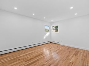 18918 Tioga Dr, Saint Albans NY 11412