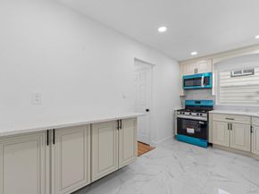 18918 Tioga Dr, Saint Albans NY 11412