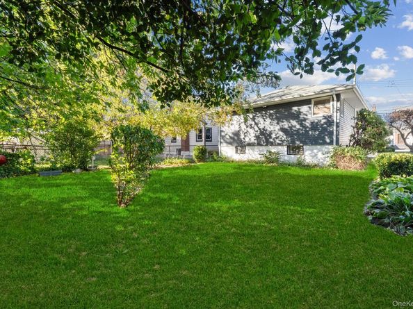 18918 Tioga Dr, Saint Albans NY 11412