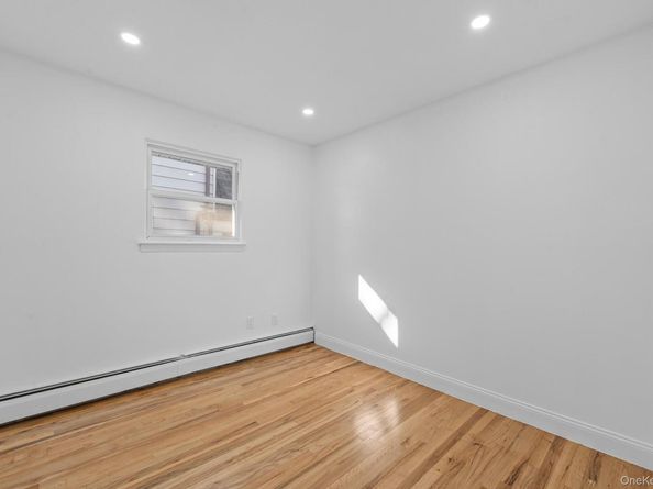 18918 Tioga Dr, Saint Albans NY 11412