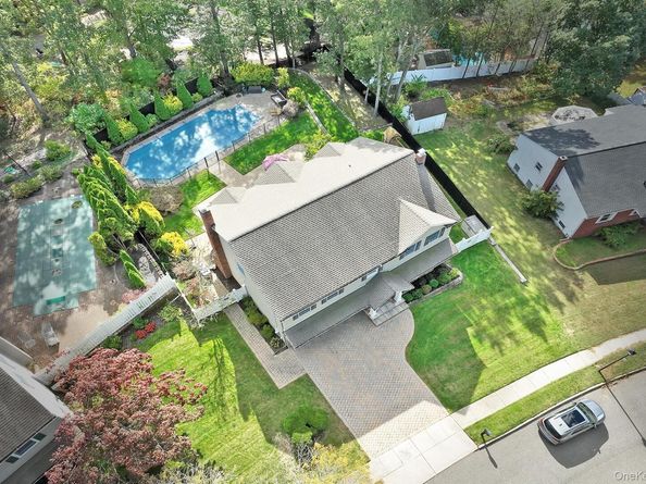 35 Columbus Avenue, Kings Park NY 11754