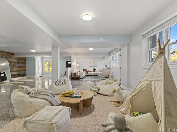 153 Deerfield Lane N, Pleasantville NY 10570