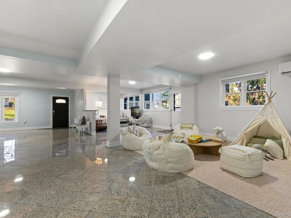 153 Deerfield Lane N, Pleasantville NY 10570