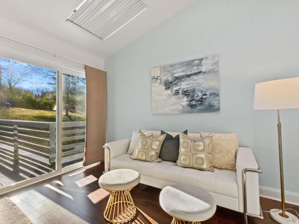 153 Deerfield Lane N, Pleasantville NY 10570