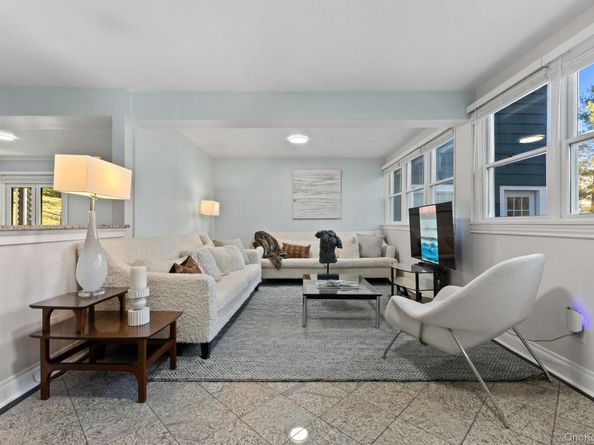 153 Deerfield Lane N, Pleasantville NY 10570