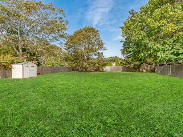 10 Argonne Road W, Hampton Bays NY 11946
