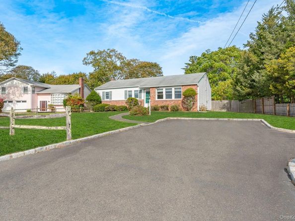 10 Argonne Road W, Hampton Bays NY 11946