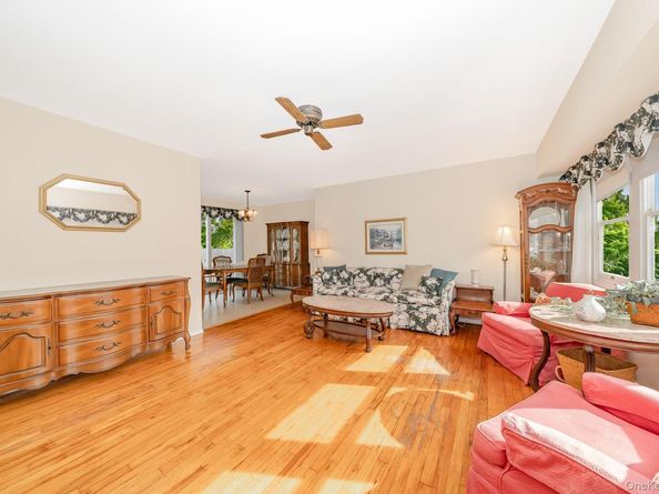 10 Argonne Road W, Hampton Bays NY 11946