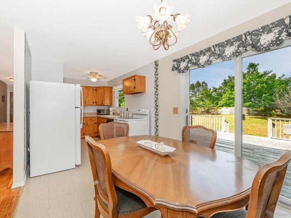 10 Argonne Road W, Hampton Bays NY 11946