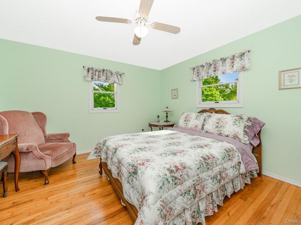 10 Argonne Road W, Hampton Bays NY 11946