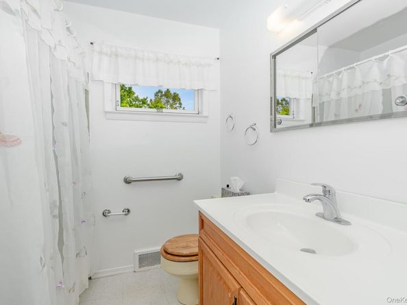 10 Argonne Road W, Hampton Bays NY 11946
