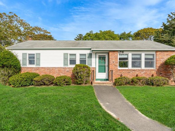 10 Argonne Road W, Hampton Bays NY 11946