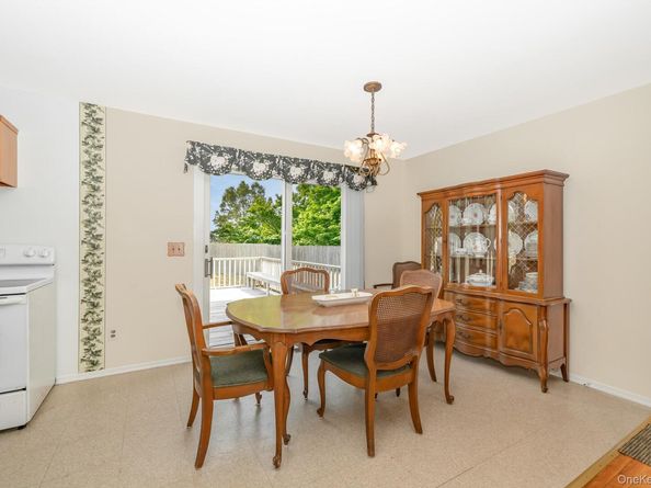 10 Argonne Road W, Hampton Bays NY 11946