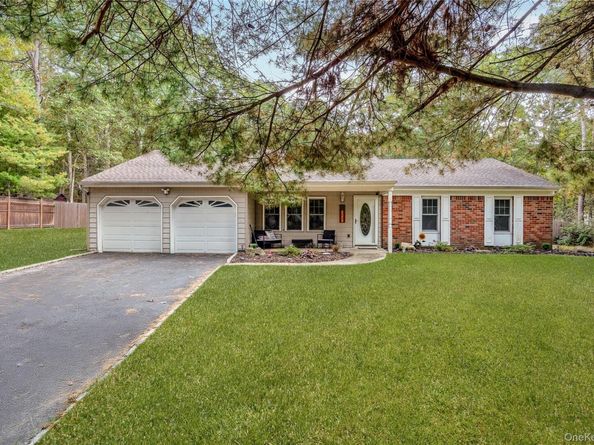 11 Cobblestone Drive, Ridge NY 11961