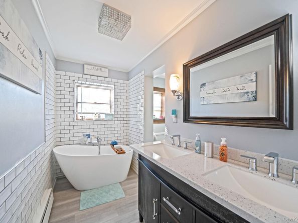 28 Winfield Davis Drive, Coram NY 11727