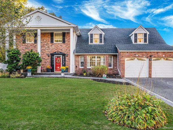 28 Winfield Davis Drive, Coram NY 11727